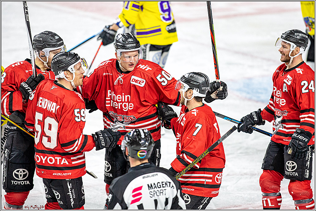 DEL;  Koelner Haie - Krefeld Pinguine; Koeln, 06.01.2020